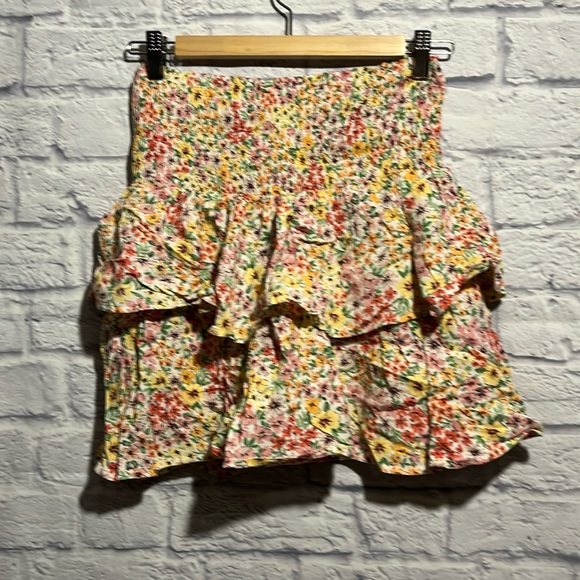 ✨3 for $20✨Vero Moda Tiered Skirt XS - Picture 1 of 6